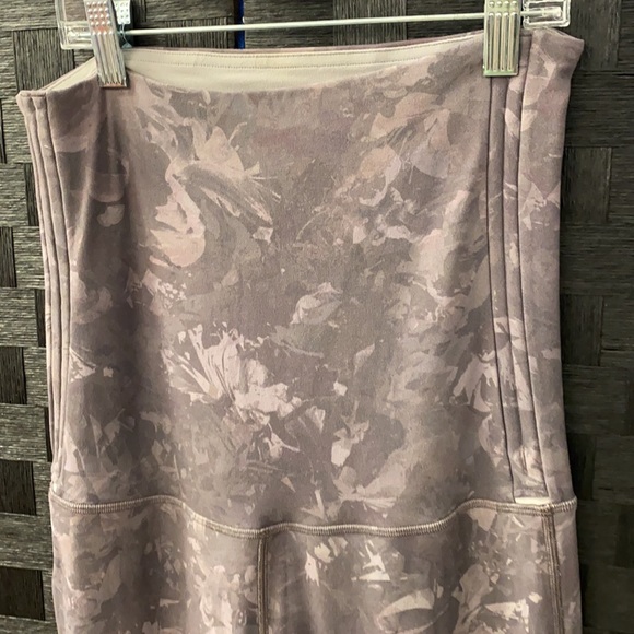 Lululemon Hug Your Core Super High Rise Tight 28” - Picture 2 of 11